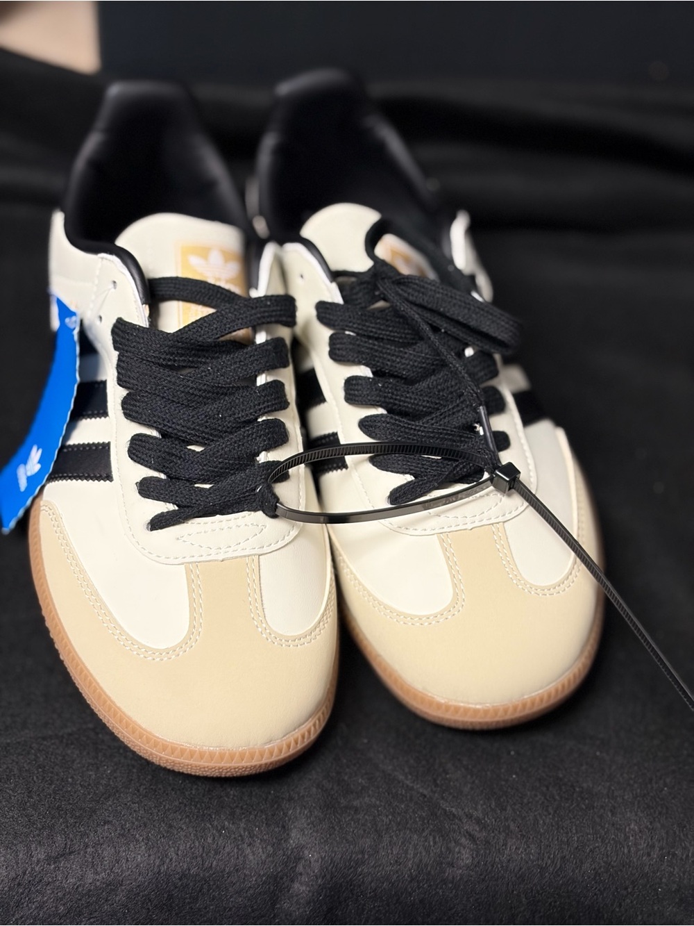 adidas Cream & Black Samba-Sneakers mens size a 71/2  women’s size 9